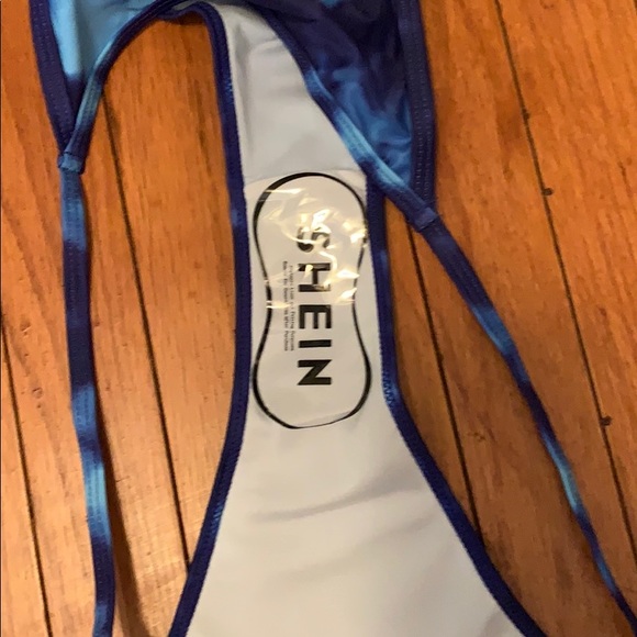 Bikini - Picture 4 of 4